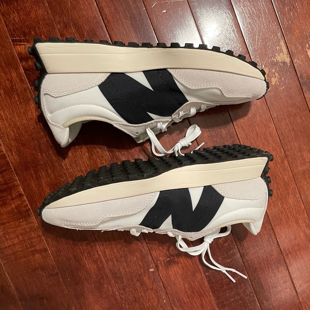 New Balance 327 Sneakers w9